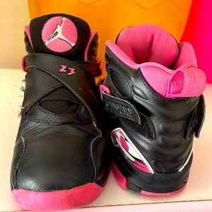 AIR JORDAN 8 RETRO PS 'PINKSICLE'
Girls. Size 1.5y